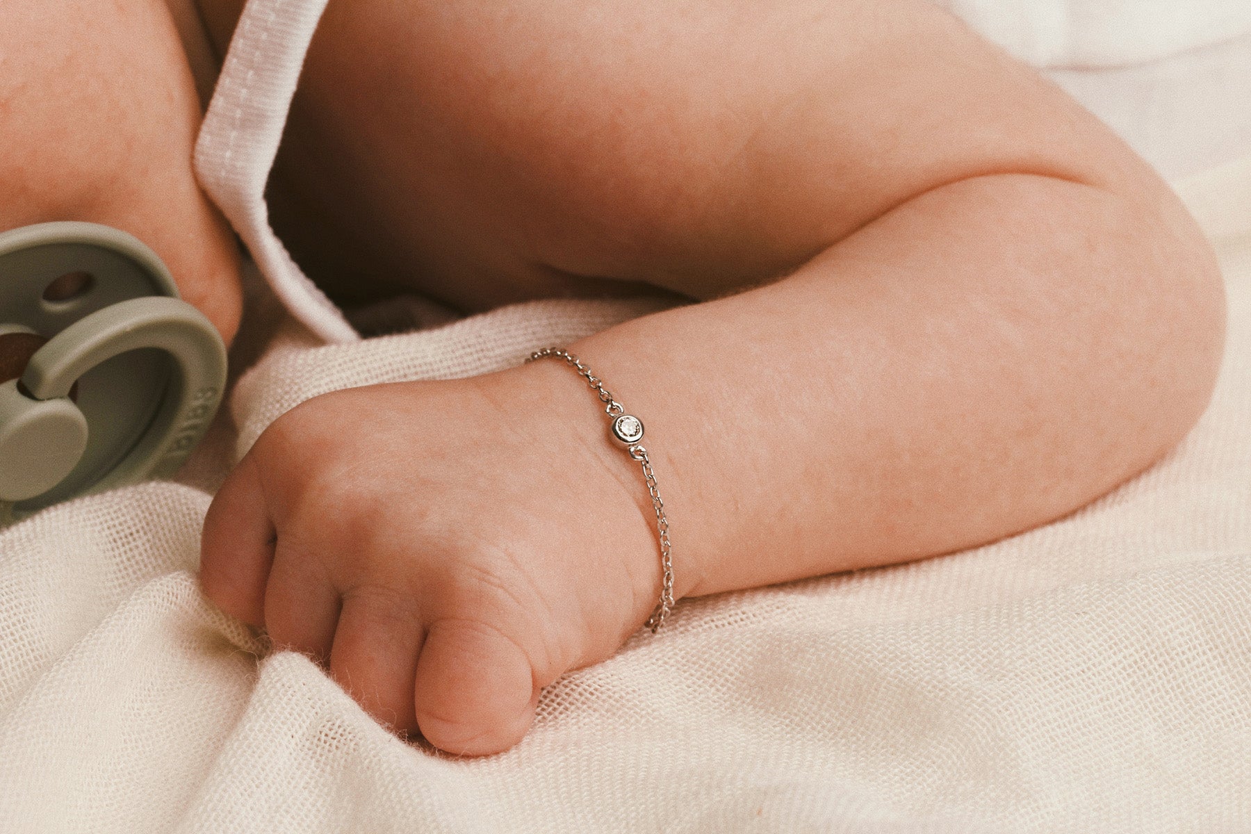 Single diamond bracelet baby - Galore jewelry